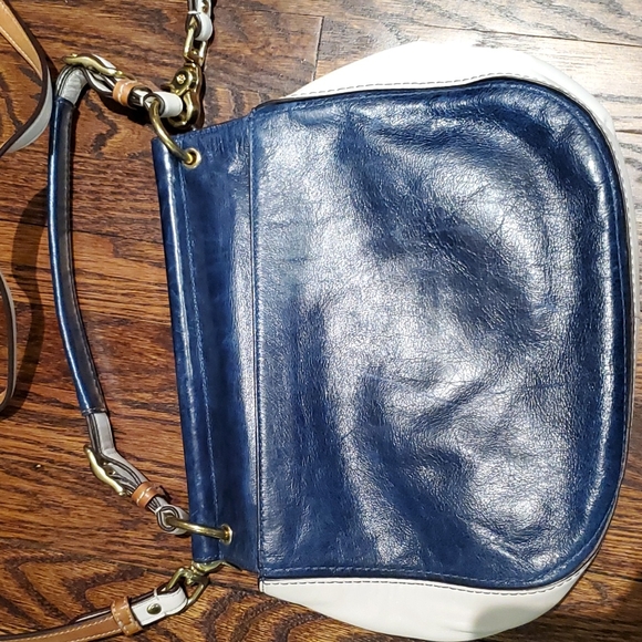 Gorgeous Coach Leather Crossbody Handbag - Picture 2 of 8